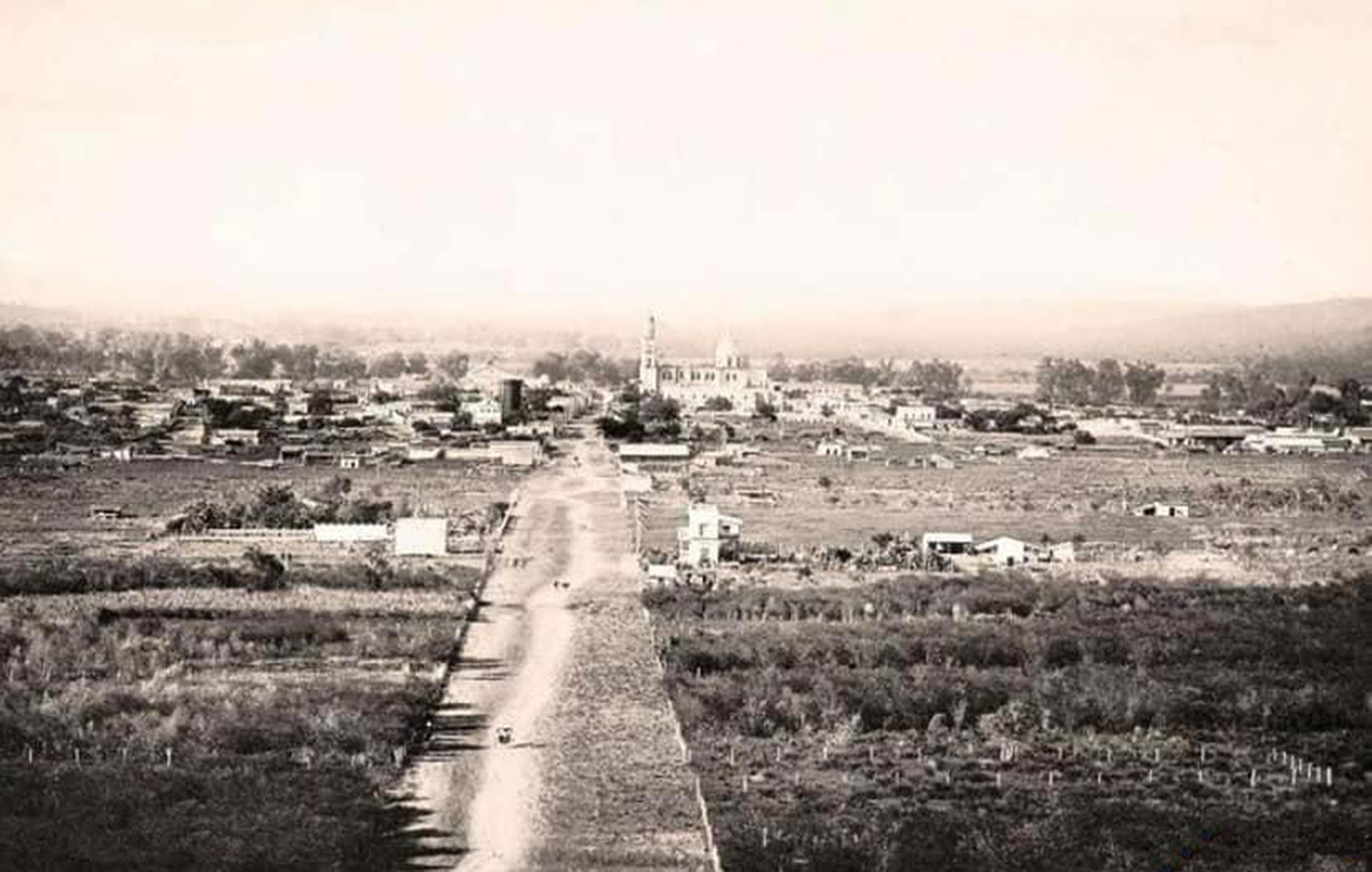 Año 1903, postal con vista a la Calle Obregón.